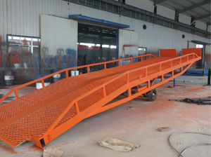 移動(dòng)式登車(chē)橋 移動(dòng)式登車(chē)橋
