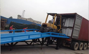 移動(dòng)式登車(chē)橋 移動(dòng)式登車(chē)橋