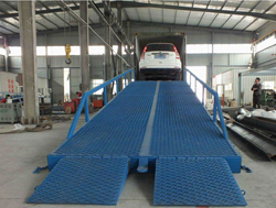 移動(dòng)式登車(chē)橋 移動(dòng)式登車(chē)橋